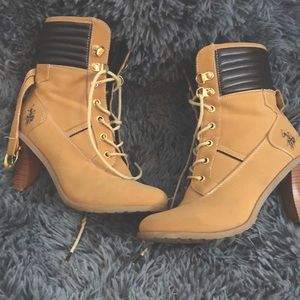 US Polo Boots 5 1/2 small white spot on left boot .